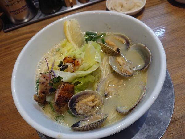 「限定 あさりと帆立の白湯そば 880円」@中華そば ひらこ屋 㐂ぼしの写真