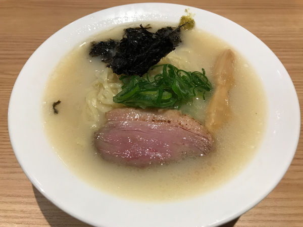 「鴨ラーメン　880円」@鴨ラーメン ももやの写真
