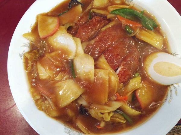 「カツカレーラーメン」@中華 華山の写真