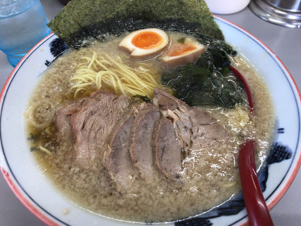 「チャーシューメン(アブラ多め、味濃いめ)+サービス煮玉子 900」@ラーメンショップ 122号騎西店の写真