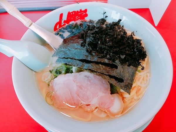 「醤油ラーメン(硬め、多め)+黒ばら海苔(クーポン)」@山岡家 川島店の写真