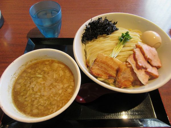 「煮干しつけ麺（７８０円）＋大盛１００円＋特製２５０円」@中華そば 蓮の華の写真