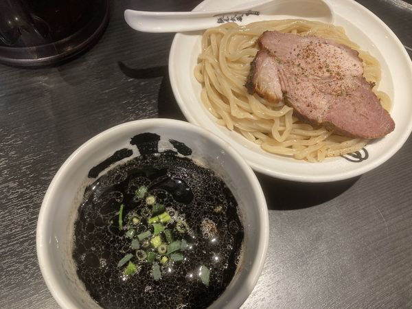 「黒つけ麺¥900+瓶ビール¥550」@麺屋武蔵 武骨相傳の写真