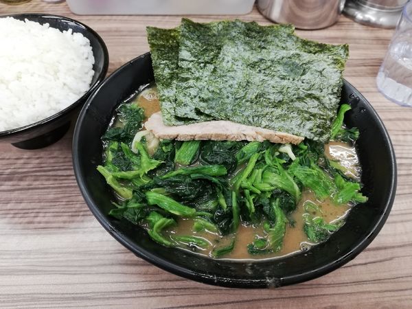 「ほうれん草ラーメン」@家系らーめん 武蔵家 川越店の写真