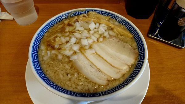 「背脂中華_750円＋玉ねぎ100円」@新潟発祥ラーメン なおじ 上井草店の写真