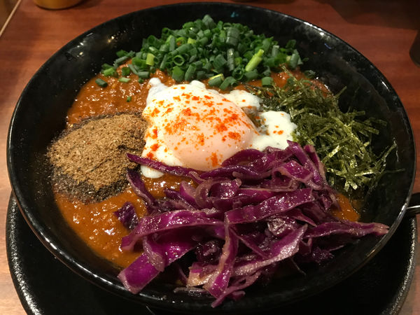 「カレー混ぜそば 大盛　880円」@つもくりカレーの写真