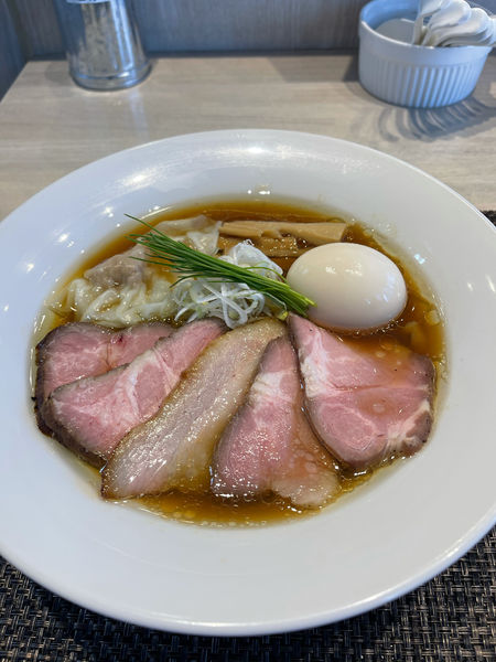 「特製醤油蕎麦(自家製手揉み麺)1100円」@宍道湖しじみ中華蕎麦 琥珀 東京本店の写真