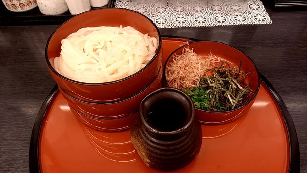 「割子うどん」@出雲の國 麺屋 JR出雲市駅店の写真