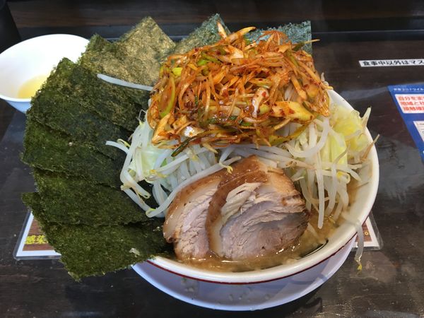 「ラーメン中(ピリ辛ネギ＋海苔+生たまご)」@らーめん男盛の写真