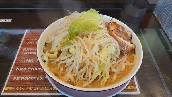 「ラーメン中（野菜、脂ふつう）」@らーめん男盛の写真