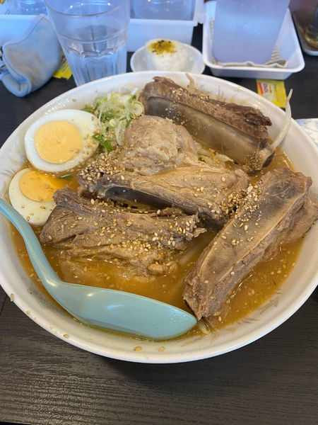 「白味噌　リブチャーシュー麺」@サッポロ香蘭 三沢店の写真