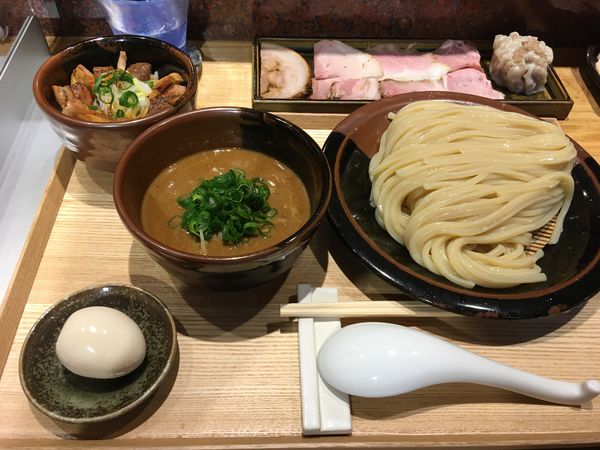 「つけ麺大＋特選全部乗せ＋比内地鶏半熟味玉＋まかないご飯」@中華蕎麦 とみ田の写真