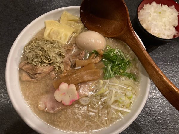 「特製らーめん【醤油、細麺、こってり】+タマネギ」@秋田ラーメン はまの写真