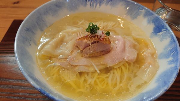 「塩らぁ麺￥1100＋海老ワンタン￥300」@Ramen FeeLの写真