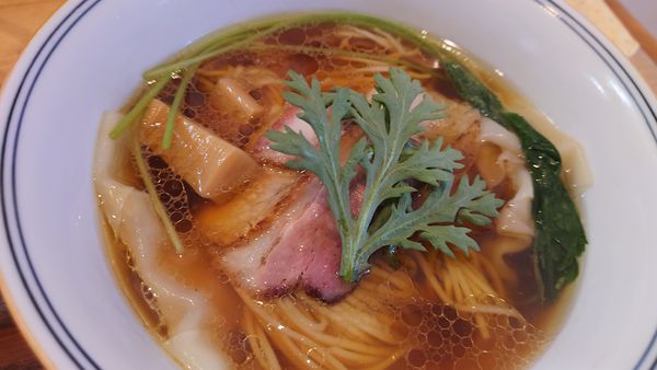 「醤油らぁ麺￥1100＋肉ワンタン￥250」@Ramen FeeLの写真