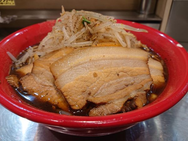「肉BLACKらーめん(野菜増量)」@麺創研 紅 BLACKの写真