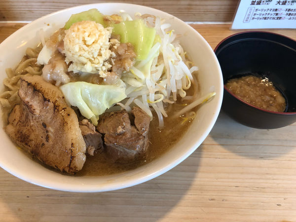 「ラーメン大・野菜・ニンニク・アブラ　900」@クスクスラーメン 横川店の写真