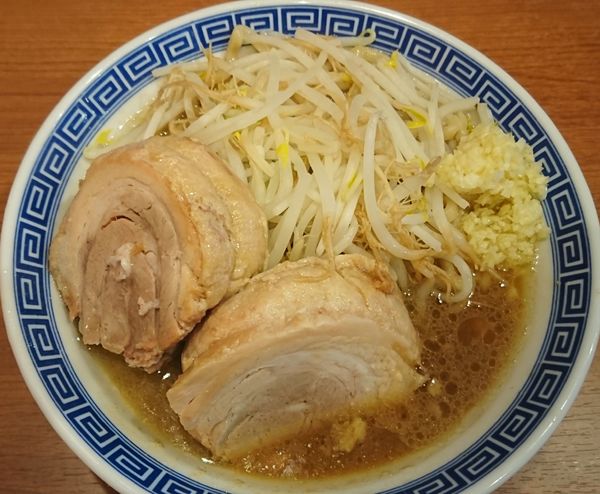 「ラーメン（並）￥750＋豚1枚 ￥130＝￥880」@びんびん豚 坂戸店の写真