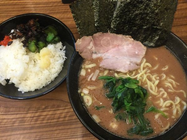 「ラーメン・並+ライス(¥700+50)」@横浜家系らーめん 二代目 武道家の写真