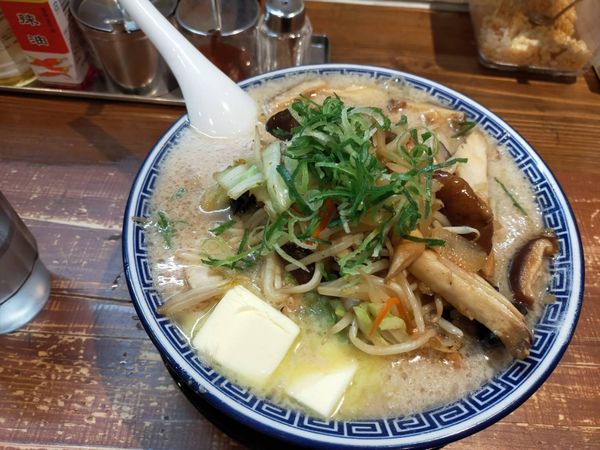 「どっさり野菜のきのこバター麺(900円+税)」@麺家 くさび 福島店の写真