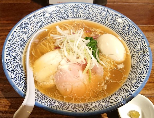 「味玉入り 貝出汁醤油そば」@貝出汁中華そば 貝香屋の写真