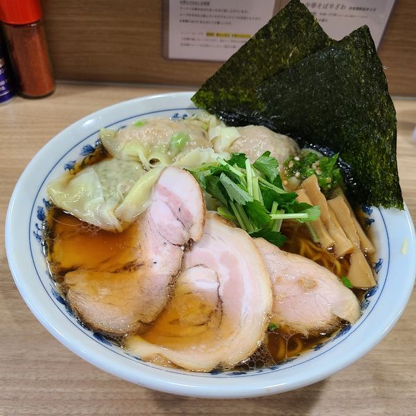 「特製ラーメン大+ワンタン」@覆めん 花木の写真