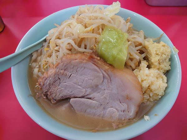 「ラーメン ブタ入りアブラ 生たまご たまねぎ」@ラーメン すくえ屋の写真