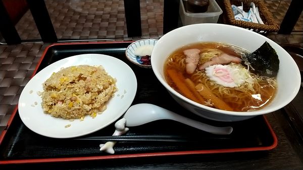 「半チャーハン(ラーメンとのセットで950円)」@旬菜中華李白の写真