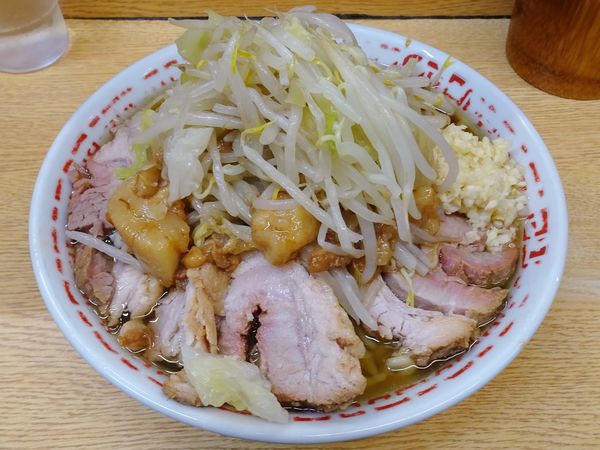 「小豚（930円）ヤサイニンニクアブラ」@ラーメン二郎 環七新新代田店の写真