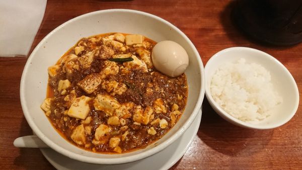 「麻婆麺(普通辛)＋味玉＋半ライス」@SHIBIRE NOODLES 蝋燭屋の写真
