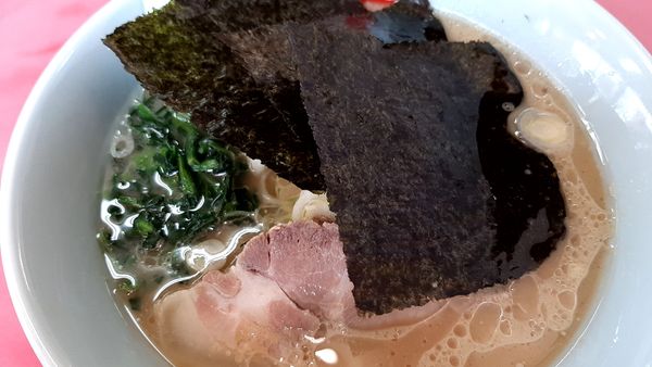 「醤油ラーメン」@ラーメン山岡家 つくば中央店の写真