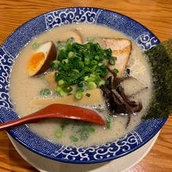 とんこつラーメン　全部のせ