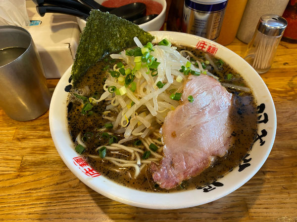 「3/20 庄太ブラック大盛り950円」@麺屋 庄太 六浦本店の写真