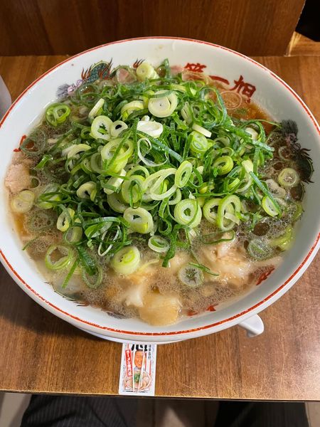 「特製ラーメン＋シロミ＋九条ネギ」@本家 第一旭 新宿店の写真