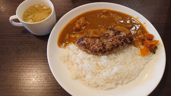「ビーフハンバーグカレー　８２５円」@レストラン カマヘイの写真