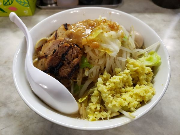 「味玉ラーメン（野菜少、ニンニク無、脂少、生姜多」@自家製ラーメン麺屋ラッキーの写真