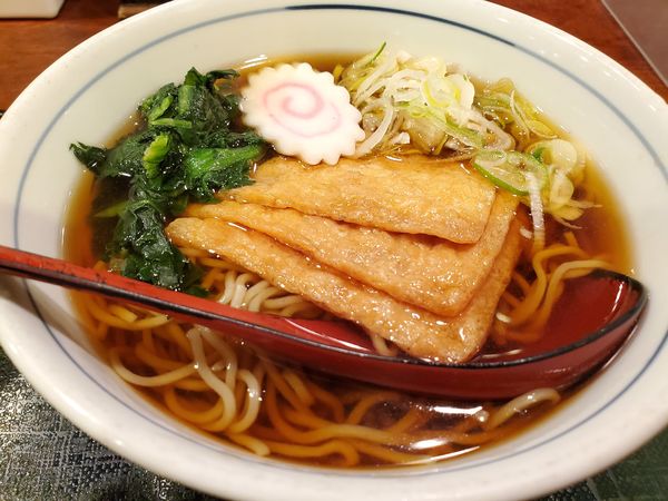 「きつねそば・温・普通盛」@麺房 八角の写真