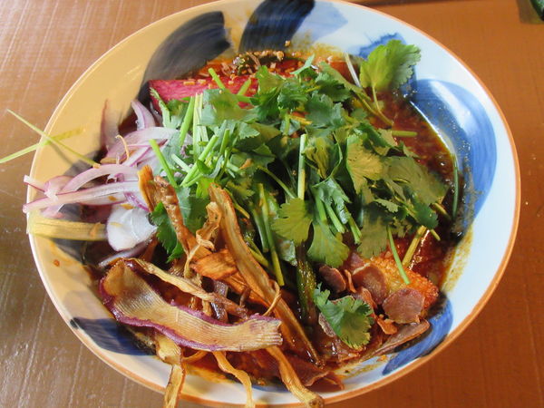 「高円寺スパイスラーメン（900円）＋パクチー増し（100円）」@ニホレモスタンドの写真