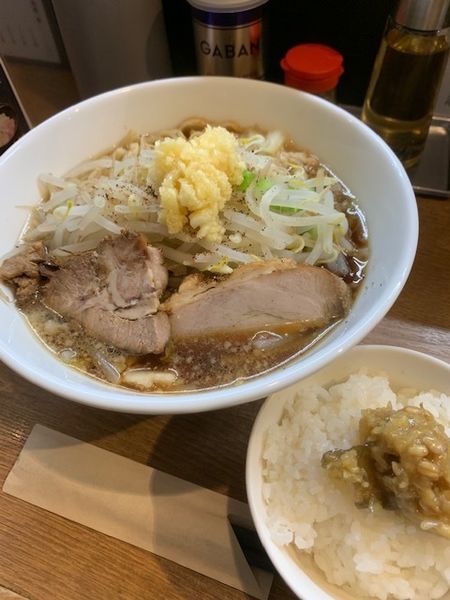 「煮干し坊弁慶らーめん 850円　生姜味噌添えごはん 200円」@麺処 Niboshi しんこつの写真