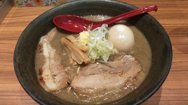 「にぼしらーめん味玉」@にぼしらーめん88の写真