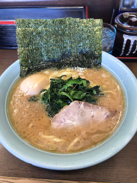 「ラーメン中　海苔　味玉」@寿々㐂家の写真