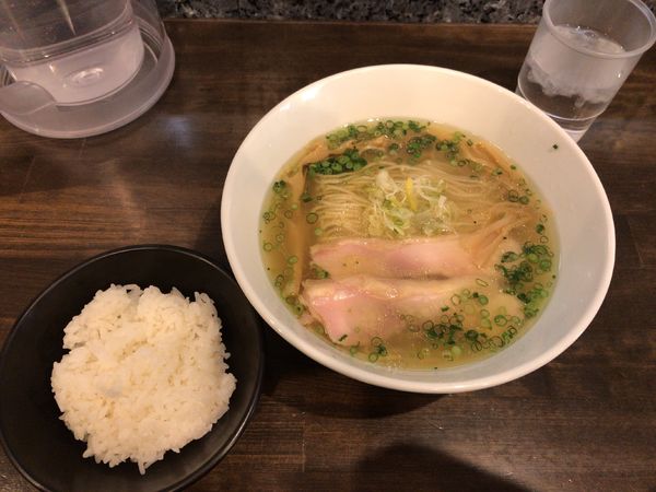 「ゆずの辛塩麺(950円)+小ごはん(100円)」@町田汁場 しおらーめん進化 町田駅前店の写真