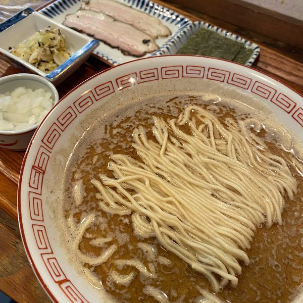 「炭火焼濃厚中華そば 鯵」@炭火焼濃厚中華そば 倫道の写真