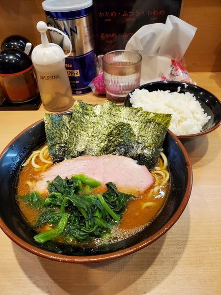 「ラーメン(並)かため　こいめ　ライス」@輝道家直系 皇綱家の写真