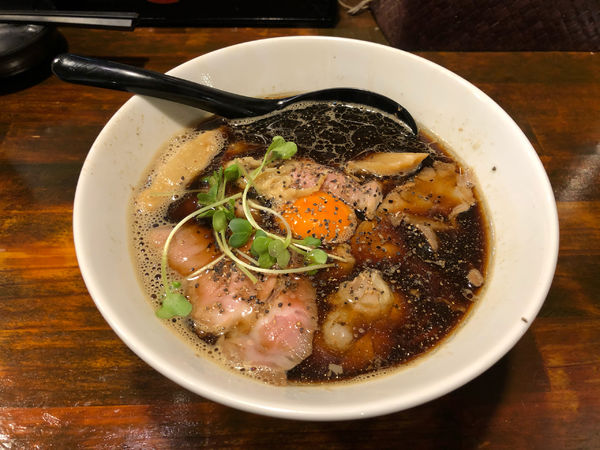 「肉玉ブラック」@オリオン食堂の写真