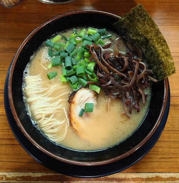 「ラーメン＋替玉＋餃子」@博多長浜らーめん ぼたんの写真