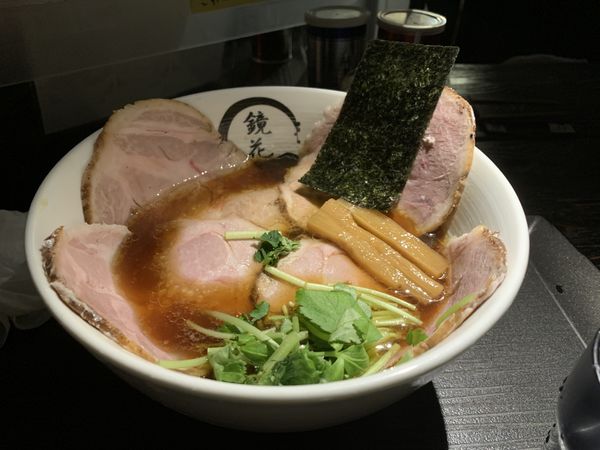 「醤油チャーシューと鶏白湯」@らーめん愉悦処 鏡花の写真