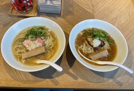 「豚そば　塩・醤油　半らーめん　各500円」@伊藤商店の写真