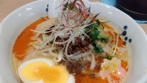 「春の旨辛胡麻ラーメン（限定950円）」@与ろゐ屋の写真