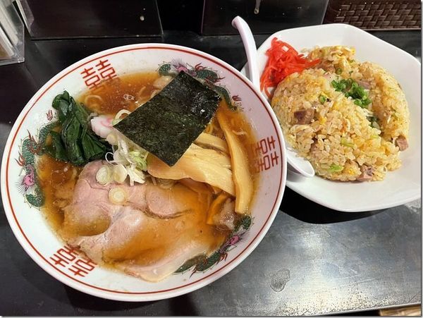 「ラーメン・半チャーハン」（850円）